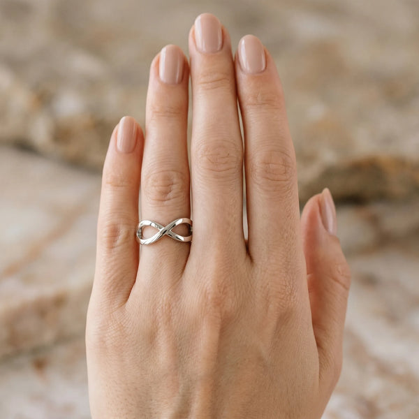White gold Twisted Infinity Plain Band