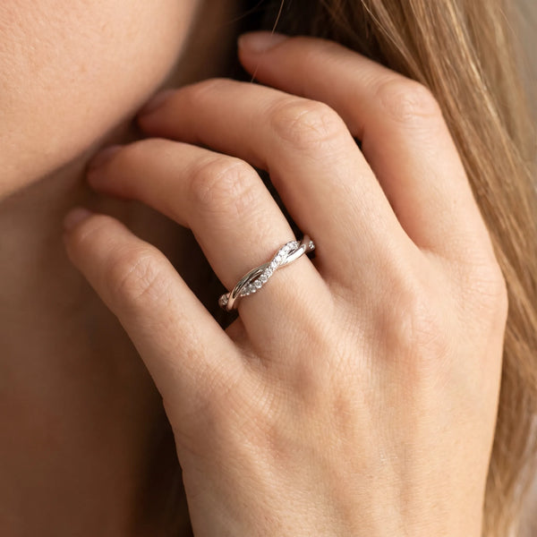 White gold Twisted Pavé Round Diamond Infinity Band