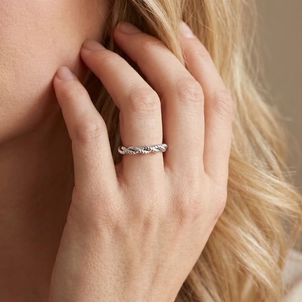 White gold Twisted Rope Solitaire Band with Round Stone and Bezel Setting