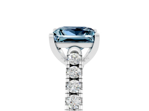 White gold {shape_name} Aquamarine Solitaire Ring with Pavé Band and Four-Prong Setting_17