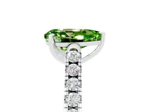 White gold {shape_name} Peridot Solitaire Ring with Pavé Band and Four-Prong Setting_17