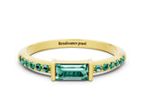 Yellow gold Baguette Green Sapphire Pavé Band with Bar Setting_6