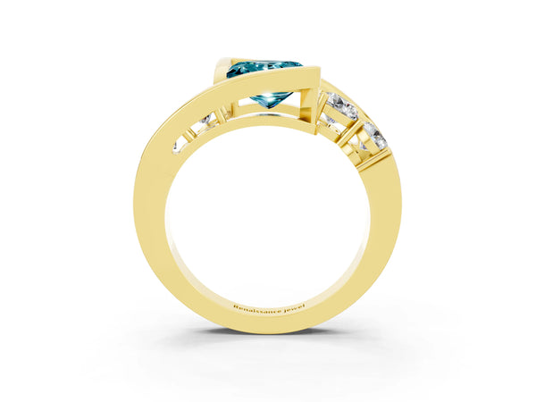 Yellow gold Bezel Set Princess Cut Diamond Split Shank Ring
