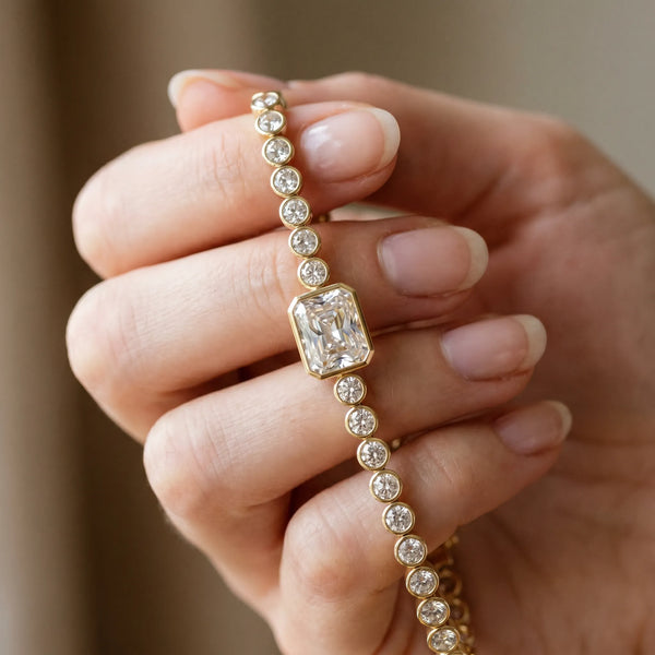 Yellow gold Bezel-Set Round Diamond Tennis Bracelet with Radiant Center Diamond