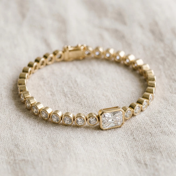 Yellow gold Bezel-Set Round Diamond Tennis Bracelet with Radiant Center Diamond