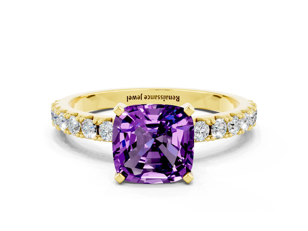 Yellow gold Cushion Cut Amethyst Solitaire Pavé Band with Four-Prong Setting