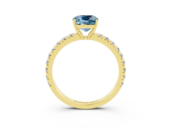 Yellow gold Cushion Cut Aquamarine Pavé Solitaire Engagement Ring with Four-Prong Setting