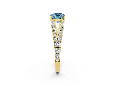 Yellow gold Cushion Cut Aquamarine Split Shank Pavé Engagement Ring with Four-Prong Setting_14