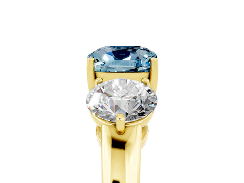 Yellow gold Cushion Cut Aquamarine Three-Stone Ring with Prong Setting and Classic Band_5