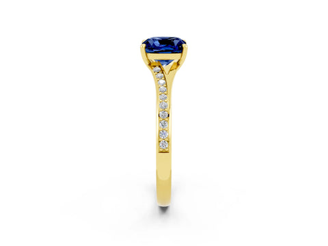 Yellow gold Cushion Cut Blue Sapphire Solitaire Ring with Pavé Band and Prong Setting_2