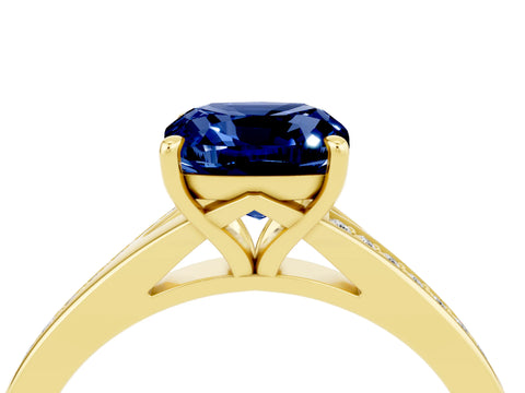 Yellow gold Cushion Cut Blue Sapphire Solitaire Ring with Pavé Band and Prong Setting_4