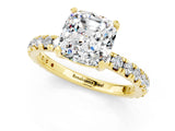 Yellow gold Cushion Cut Cut Diamond Pavé Band with Four-Prong Setting_1