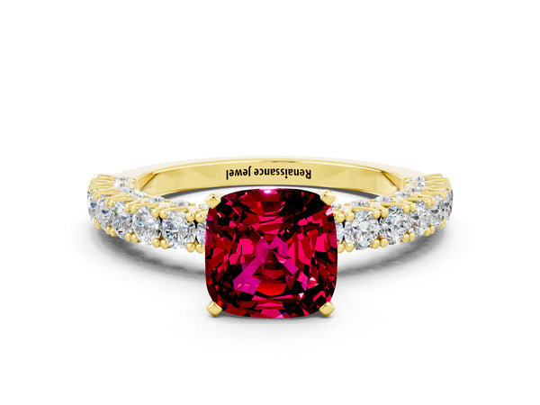 Yellow gold Cushion Cut Diamond Pavé Band Solitaire Ring with Prong Setting
