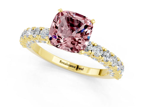 Yellow gold Cushion Cut Diamond Pavé Band Solitaire Ring with Prong Setting_1