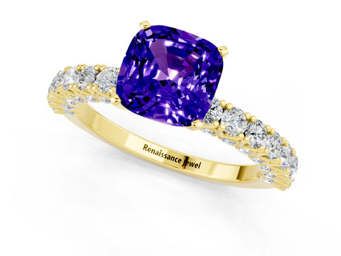 Yellow gold Cushion Cut Diamond Pavé Band Solitaire Ring with Prong Setting_1