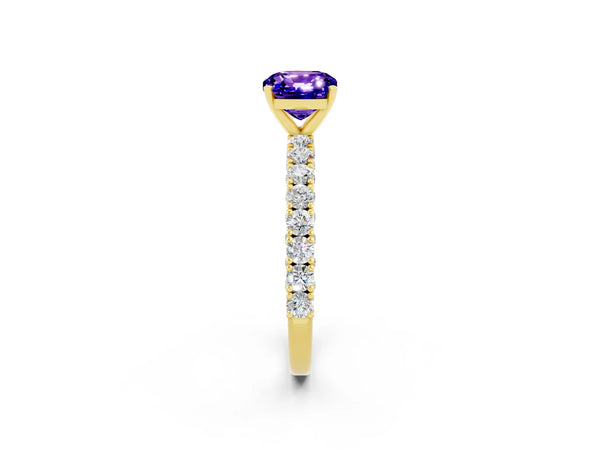 Yellow gold Cushion Cut Diamond Pavé Band Solitaire Ring with Prong Setting