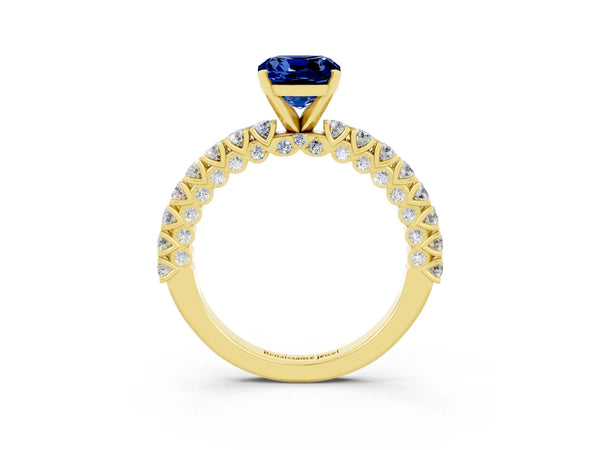 Yellow gold Cushion Cut Diamond Pavé Band Solitaire Ring with Prong Setting