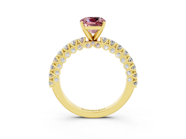 Yellow gold Cushion Cut Diamond Pavé Band Solitaire Ring with Prong Setting