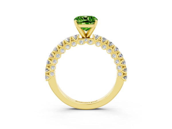 Yellow gold Cushion Cut Diamond Pavé Band Solitaire Ring with Prong Setting