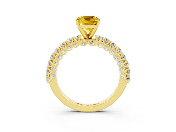 Yellow gold Cushion Cut Diamond Pavé Band Solitaire Ring with Prong Setting