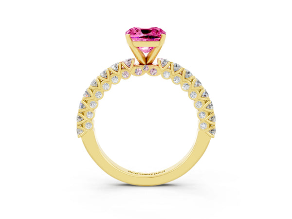 Yellow gold Cushion Cut Diamond Pavé Band Solitaire Ring with Prong Setting