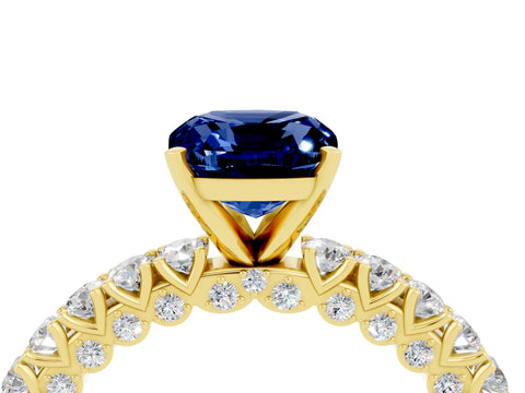 Yellow gold Cushion Cut Diamond Pavé Band Solitaire Ring with Prong Setting_4
