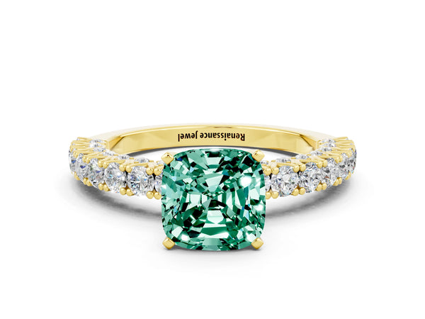 Yellow gold Cushion Cut Diamond Pavé Band Solitaire Ring with Prong Setting