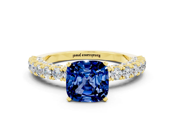 Yellow gold Cushion Cut Diamond Pavé Band Solitaire Ring with Prong Setting