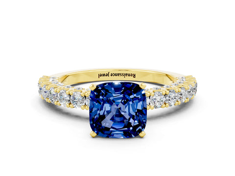 Yellow gold Cushion Cut Diamond Pavé Band Solitaire Ring with Prong Setting