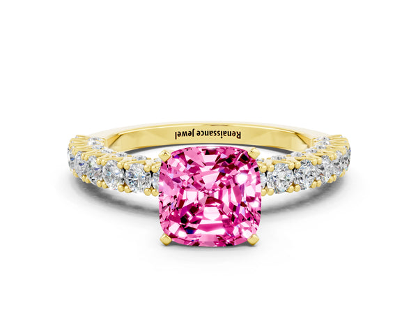 Yellow gold Cushion Cut Diamond Pavé Band Solitaire Ring with Prong Setting