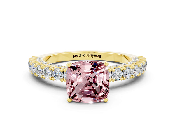 Yellow gold Cushion Cut Diamond Pavé Band Solitaire Ring with Prong Setting