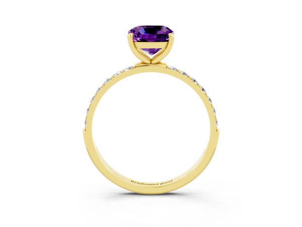 Yellow gold Cushion Cut Amethyst Solitaire Ring with Round Pavé Shoulders and Prong Setting