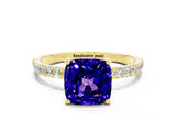 Yellow gold Cushion Cut Diamond Pavé Band with Six-Prong Setting