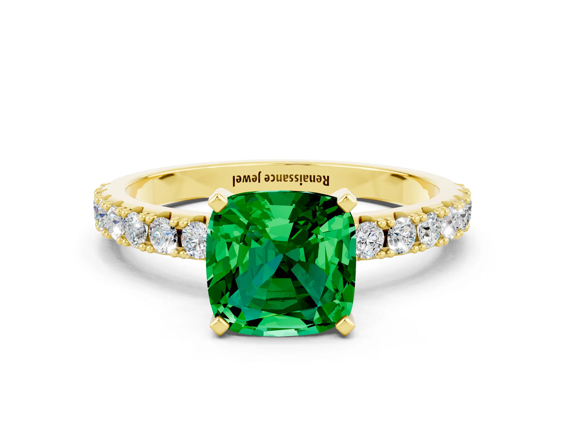 Yellow gold Cushion Cut Emerald Solitaire Pavé Band with Four-Prong Setting