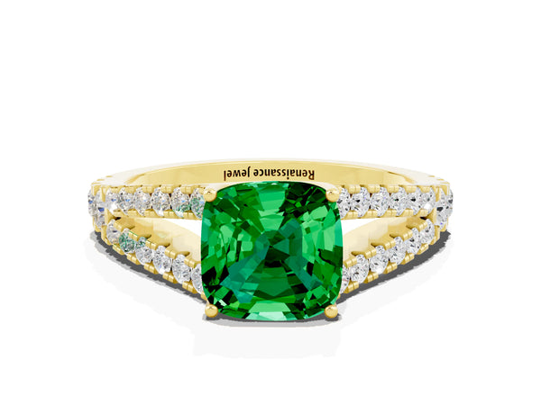 Yellow gold Cushion Cut Emerald Split Shank Pavé Engagement Ring with Four-Prong Setting