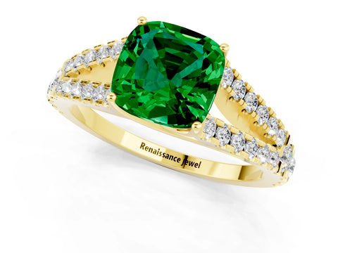Yellow gold Cushion Cut Emerald Split Shank Pavé Engagement Ring with Four-Prong Setting_13