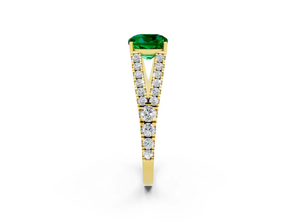 Yellow gold Cushion Cut Emerald Split Shank Pavé Engagement Ring with Four-Prong Setting