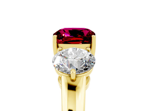 Yellow gold Cushion Cut Garnet Three-Stone Ring with Prong Setting and Classic Band_5
