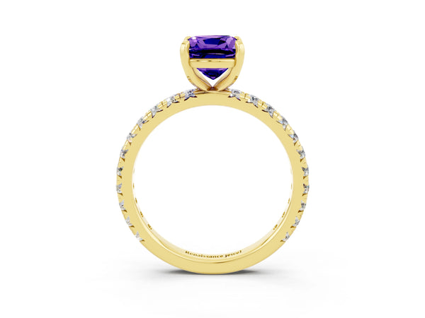Yellow gold Cushion Cut Tanzanite Pavé Solitaire Ring with Round Band and Prong Setting