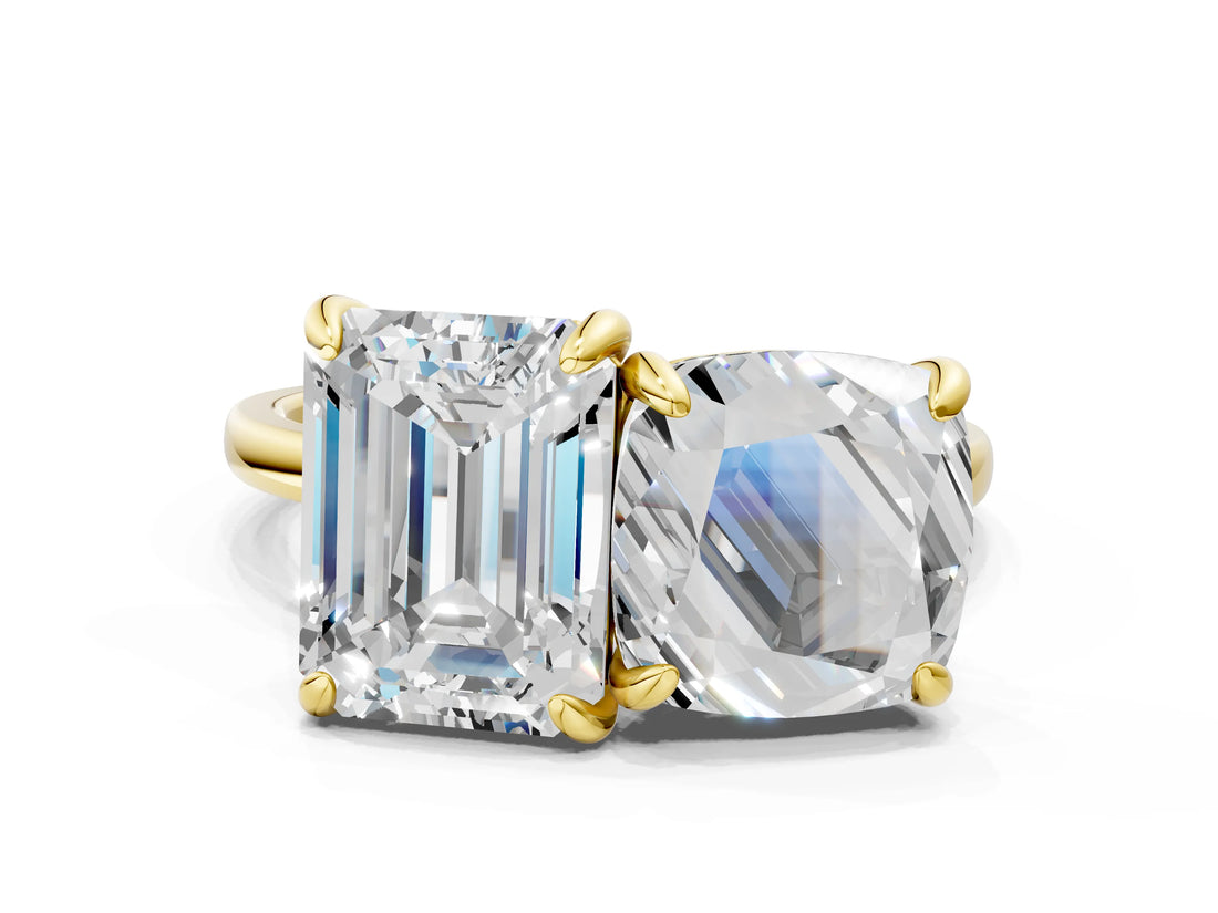 Yellow gold Cushion and Emerald Toi Moi Ring with Prong Setting and Plain Band