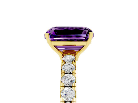 Yellow gold Emerald Cut Amethyst Pavé Solitaire Engagement Ring with Four-Prong Setting_17