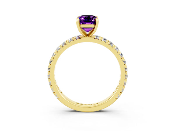 Yellow gold Emerald Cut Amethyst Pavé Solitaire Ring with Round Band and Prong Setting
