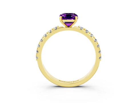 Yellow gold Emerald Cut Amethyst Solitaire Pavé Band with Four-Prong Setting_3