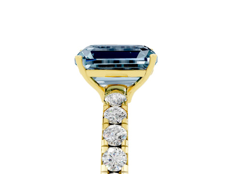 Yellow gold Emerald Cut Aquamarine Pavé Solitaire Engagement Ring with Four-Prong Setting_17