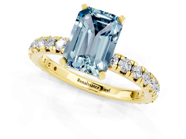 Yellow gold Emerald Cut Aquamarine Pavé Solitaire Ring with Round Band and Prong Setting