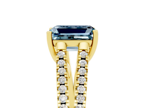 Yellow gold Emerald Cut Aquamarine Solitaire Engagement Ring with Split Shank Pavé Band_5