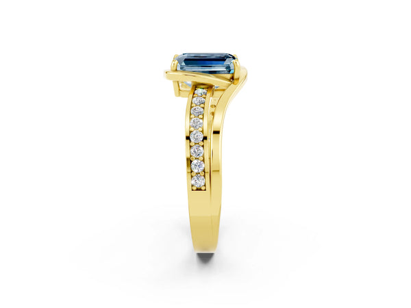 Yellow gold Emerald Cut Aquamarine Solitaire Ring with Split Shank and Prong Setting