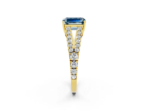 Yellow gold Emerald Cut Aquamarine Split Shank Pavé Engagement Ring with Four-Prong Setting_14