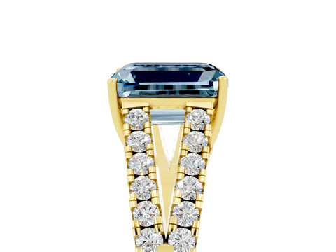 Yellow gold Emerald Cut Aquamarine Split Shank Pavé Engagement Ring with Four-Prong Setting_17