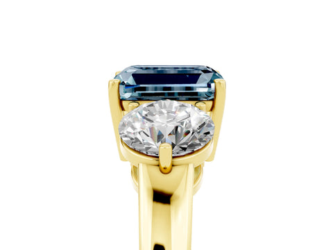 Yellow gold Emerald Cut Aquamarine Three-Stone Ring with Prong Setting and Classic Band_5